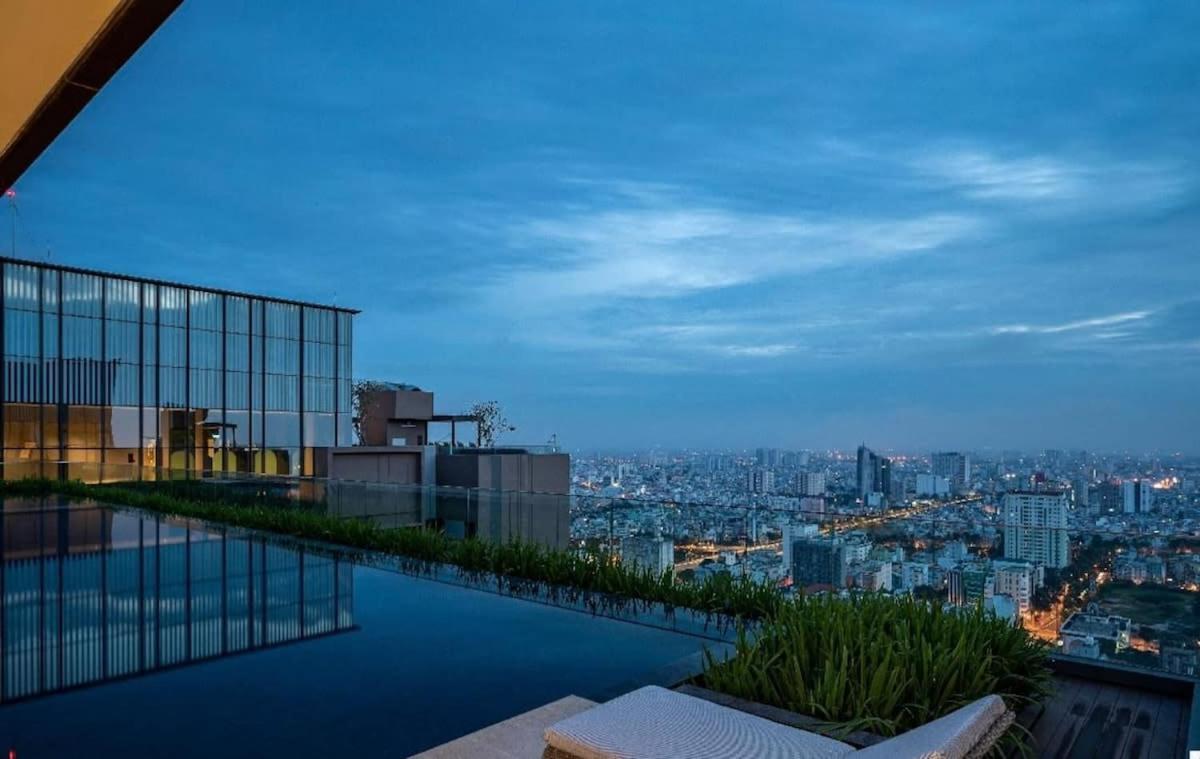 Luxury 2bd Rooftop Bar & Pool In Saigon Center *