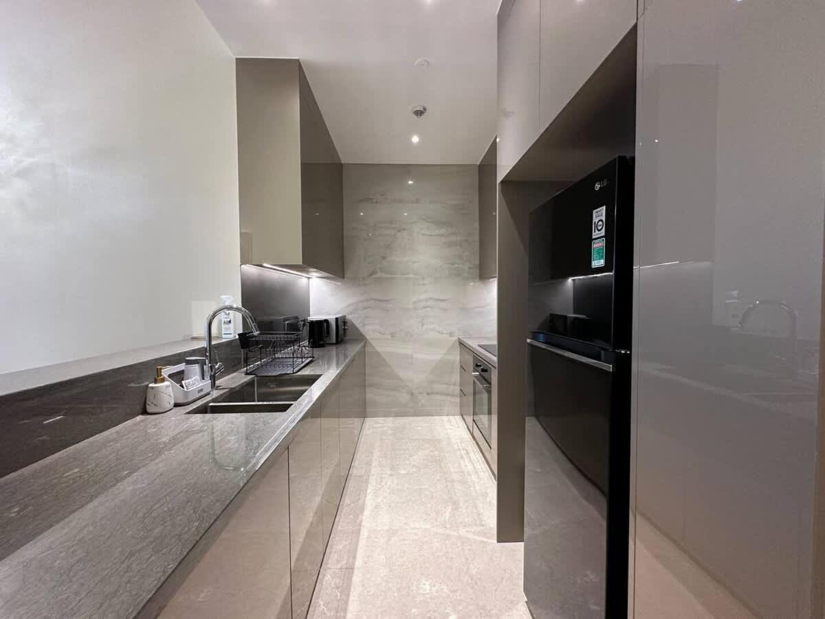 Luxury 2bd Rooftop Bar & Pool In Saigon Center *