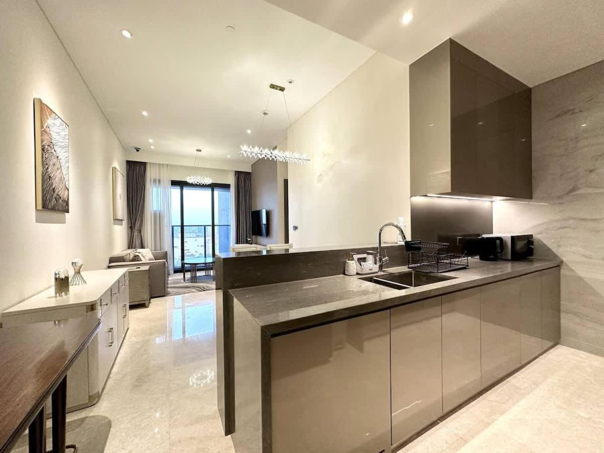 Luxury 2bd Rooftop Bar & Pool In Saigon Center Căn hộ TP. Hồ Chí Minh
