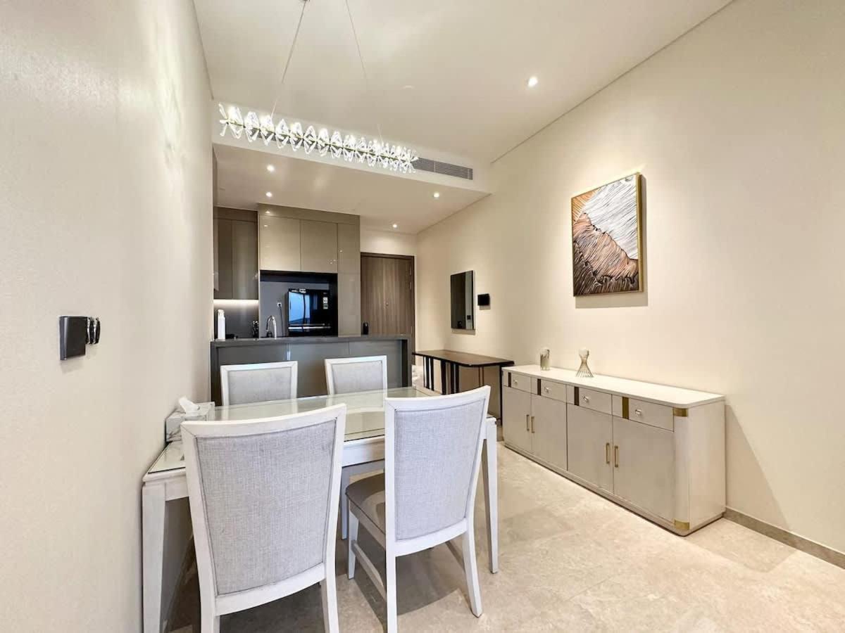 Luxury 2bd Rooftop Bar & Pool In Saigon Center Căn hộ TP. Hồ Chí Minh