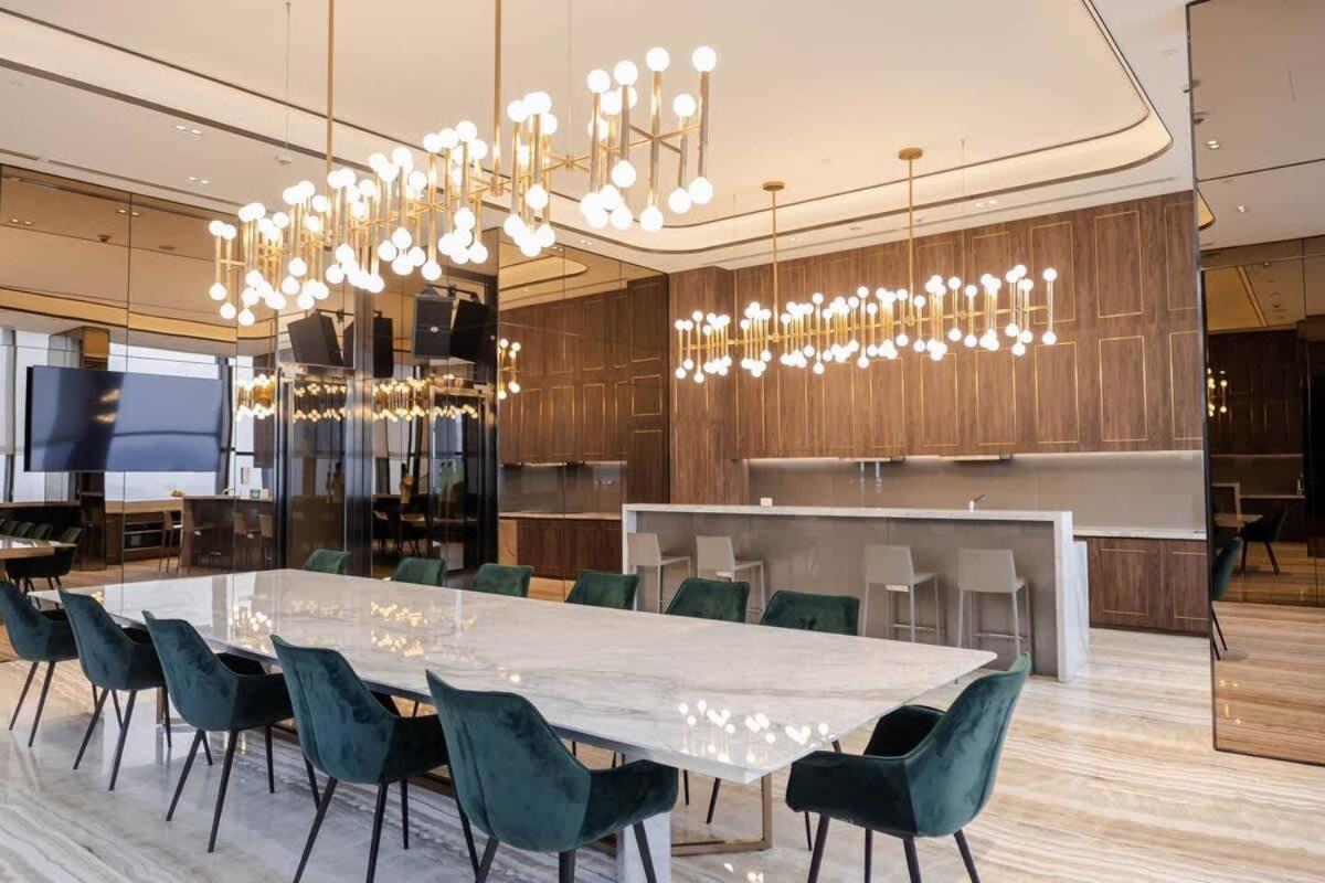 Luxury 2bd Rooftop Bar & Pool In Saigon Center Căn hộ TP. Hồ Chí Minh